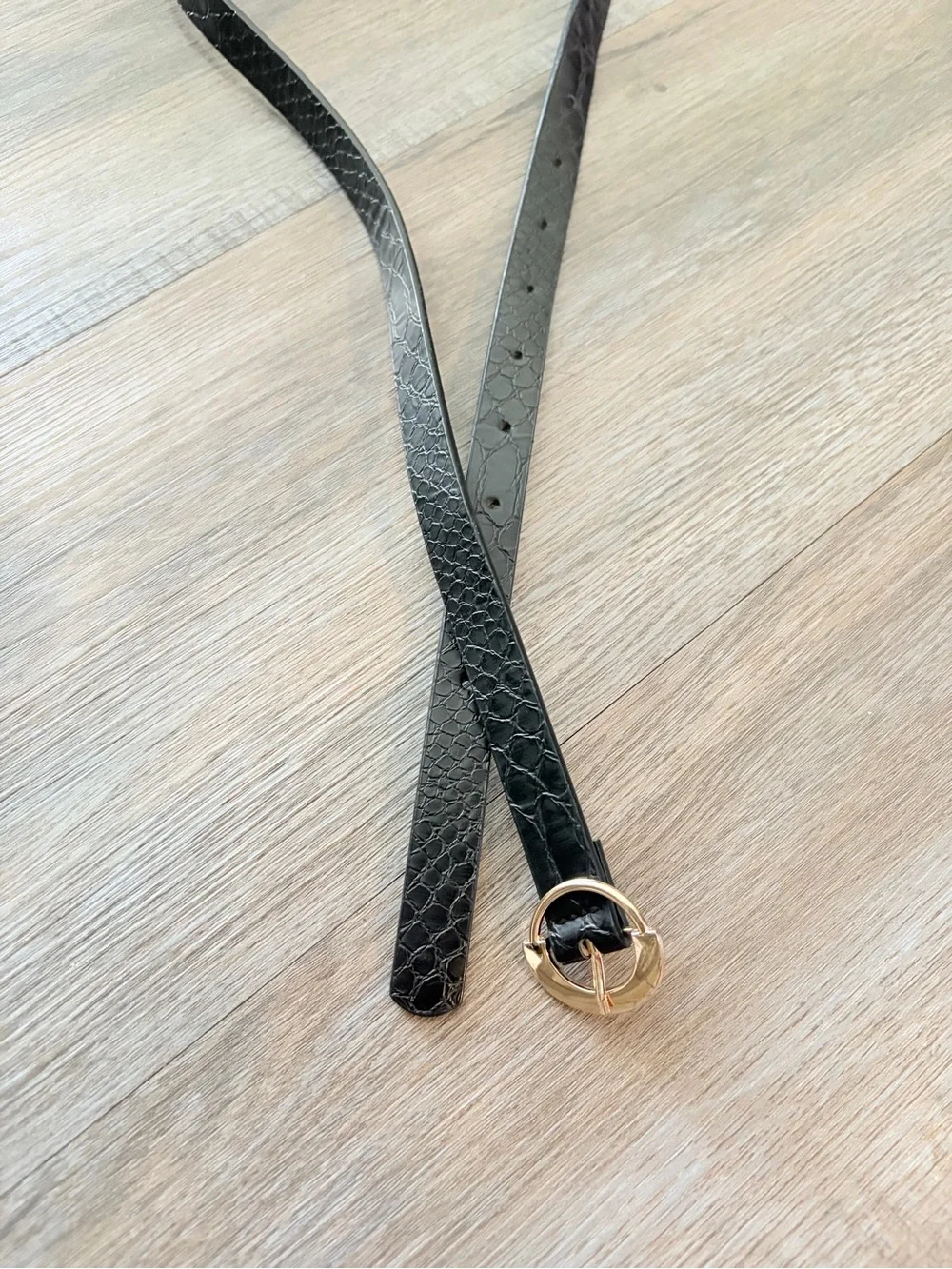 Women’s Slim Black Faux Leather Belt with Gold Ring Buckle 43 inches